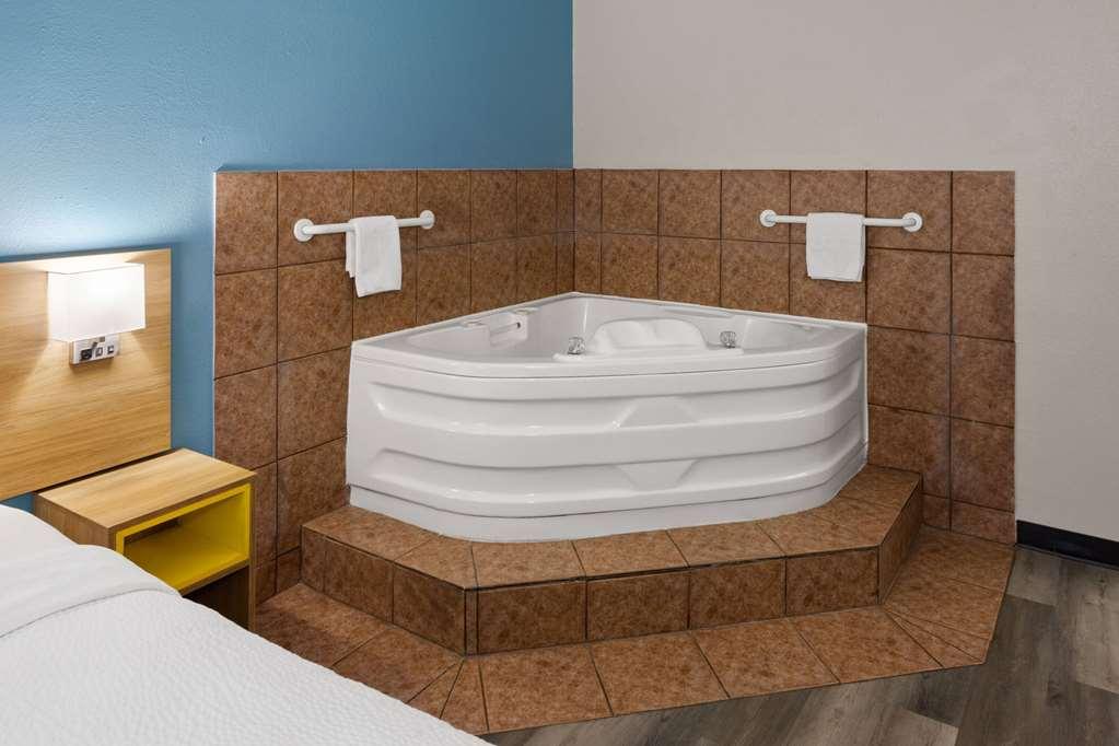 Days Inn & Suites By Wyndham Northwest Indianapolis Bilik gambar