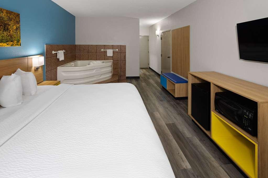 Days Inn & Suites By Wyndham Northwest Indianapolis Bilik gambar