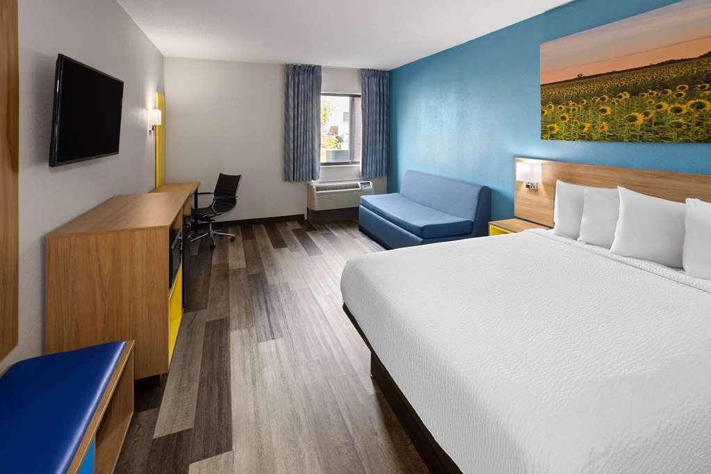 Days Inn & Suites By Wyndham Northwest Indianapolis Bilik gambar