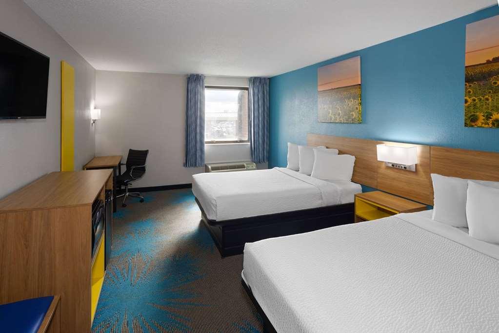 Days Inn & Suites By Wyndham Northwest Indianapolis Bilik gambar
